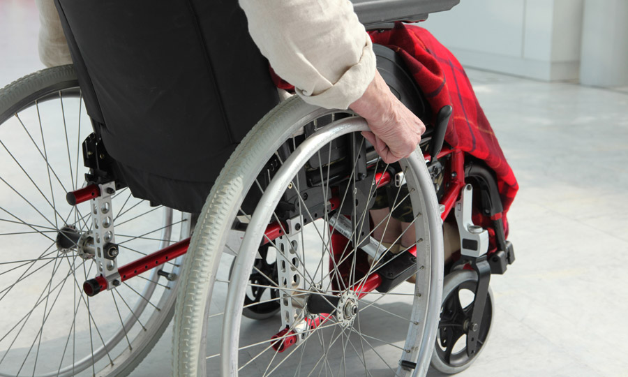 Beneficio: Alquiler de silla de ruedas y muletas